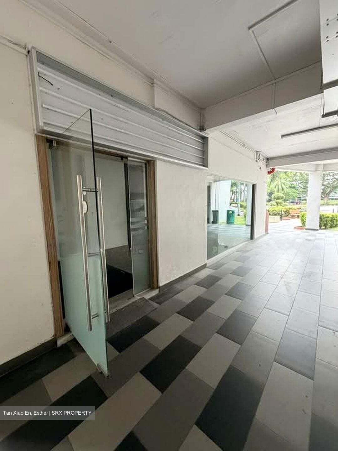Crawford Court (D7), Retail #534750251